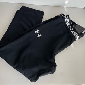 🆕 Under Armour Capri length athletic pants NWT size youth medium